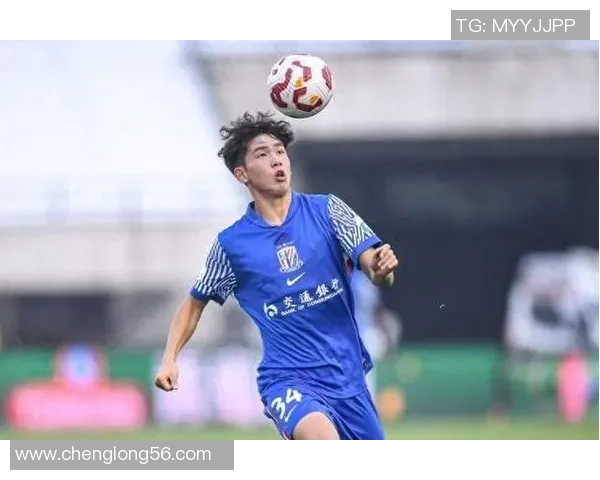 刘诚宇让球阿苏埃近距离推射遭门将神奇扑救精彩瞬间回顾