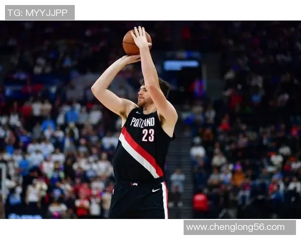 武切维奇高效砍下两双表现稳健贡献13分10篮板助力球队内线稳定