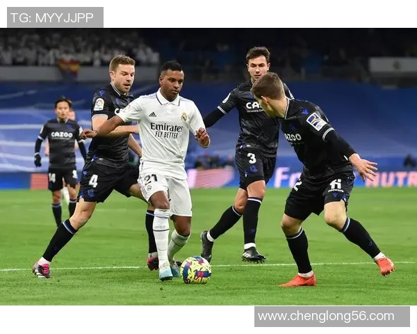 西甲积分榜皇马暂时领先巴萨两分下轮国家德比决战在即